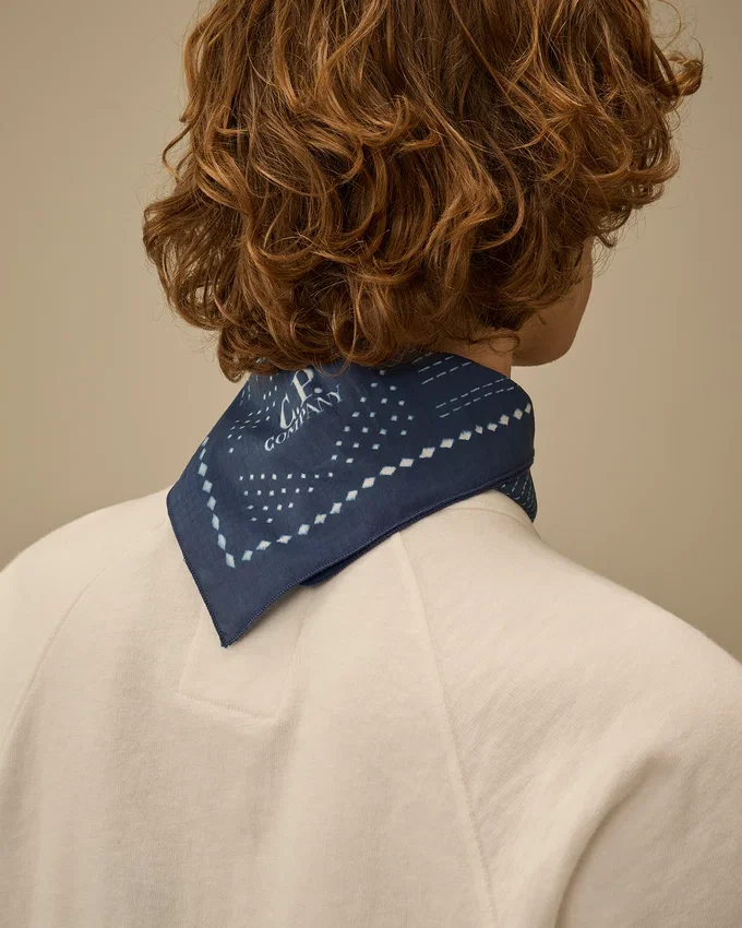 Bedrukte mousseline-bandana met logo