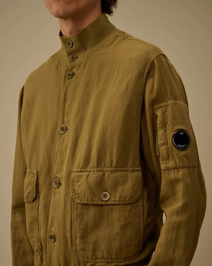 Bomberjack met gebroken twill-patroon aan de lens