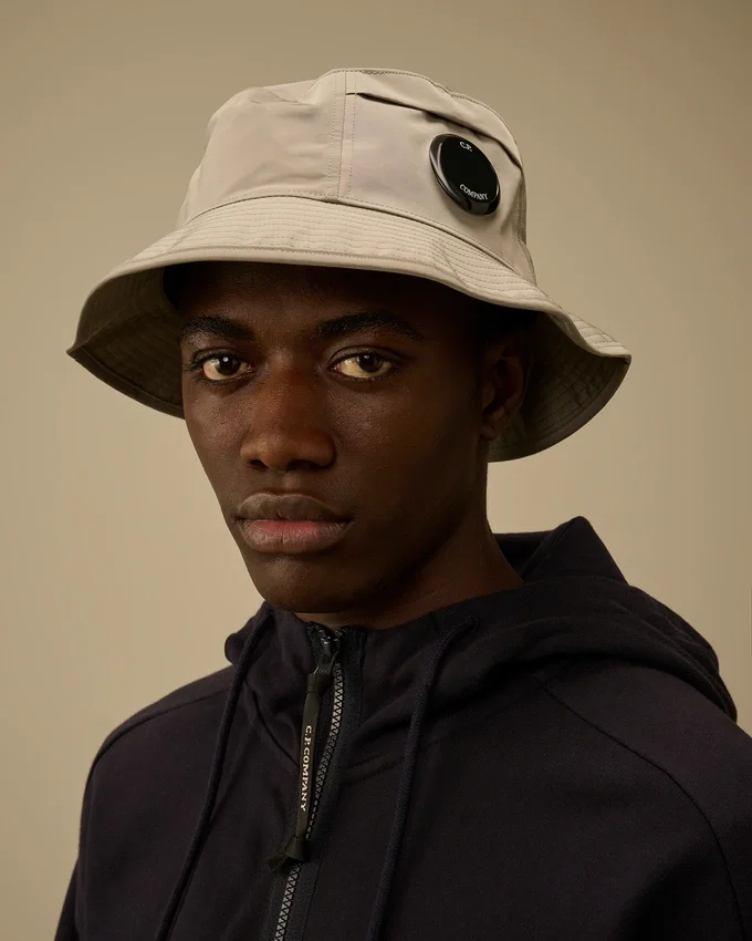 Buckethoed met Chrome-R-lens