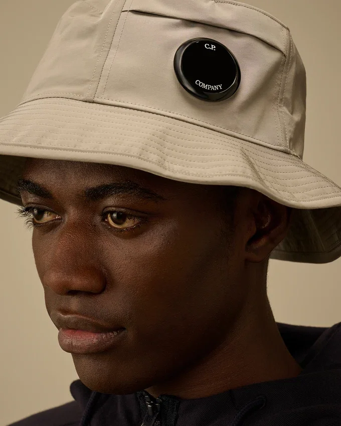 Buckethoed met Chrome-R-lens