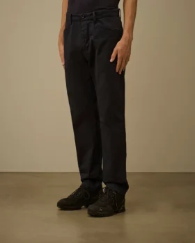 Chino-broek van katoengabardine met normale pasvorm