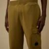 Diagonale, opgestikte fleece cargo-joggingbroek met Lens-motief