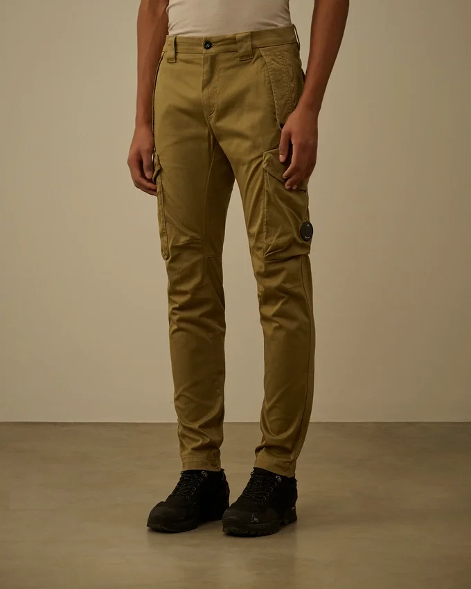 Ergonomische cargo-broek met afgeronde zakken van stretch-satijn
