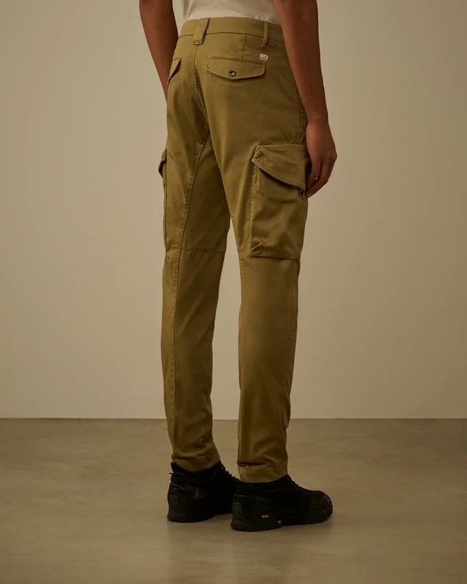 Ergonomische cargo-broek met afgeronde zakken van stretch-satijn