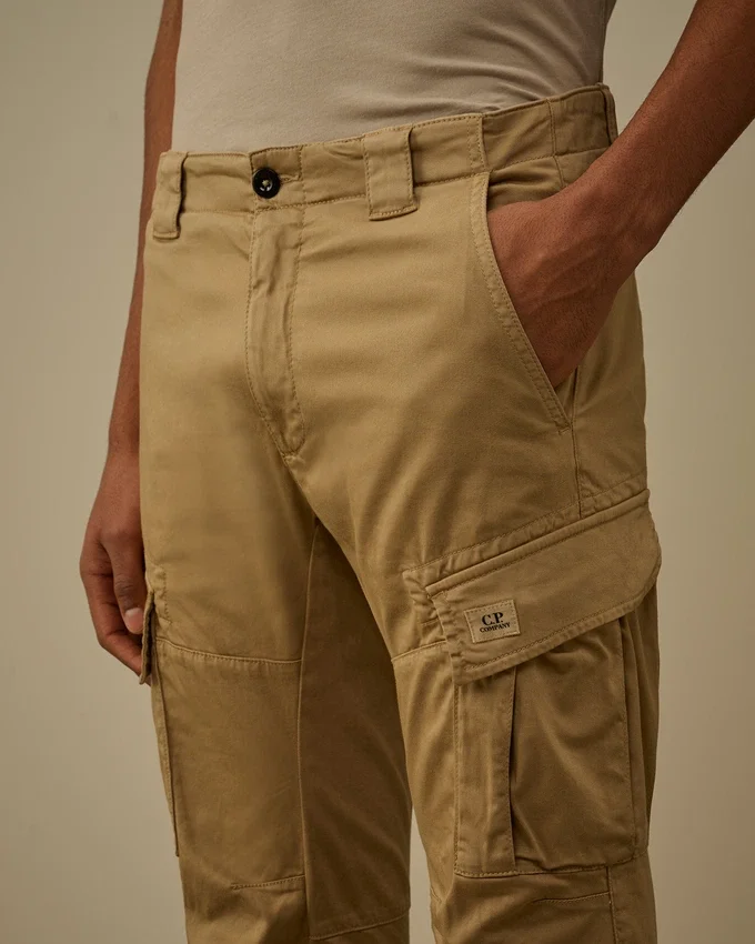 Ergonomische cargobroek met logo van stretch-satijn