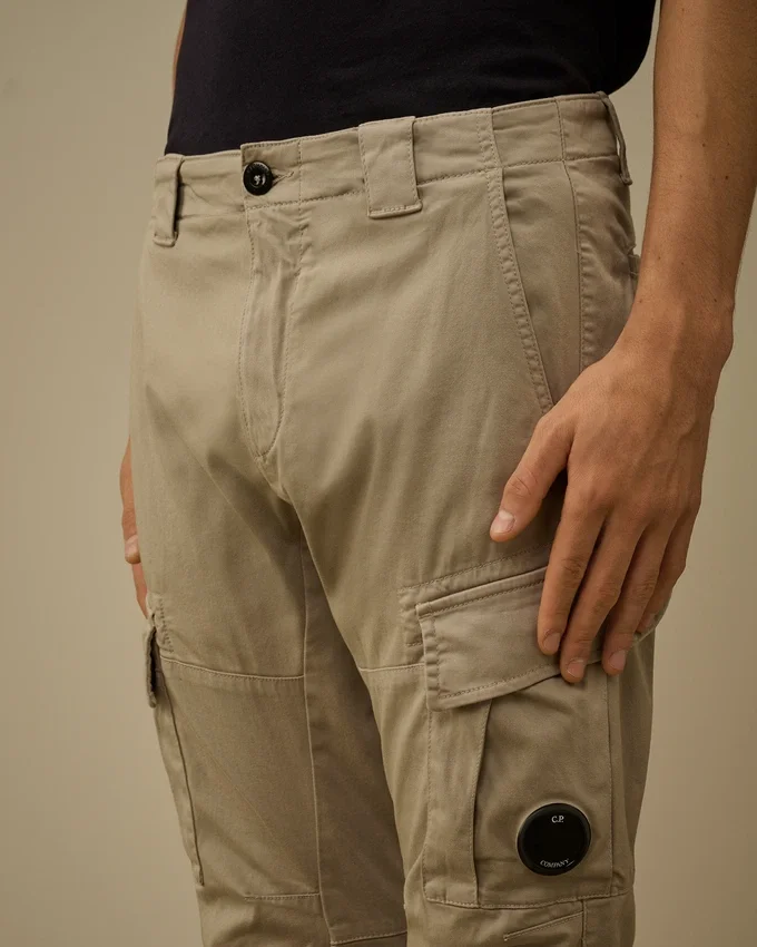 Ergonomische Lens-cargo-broek van stretch-satijn