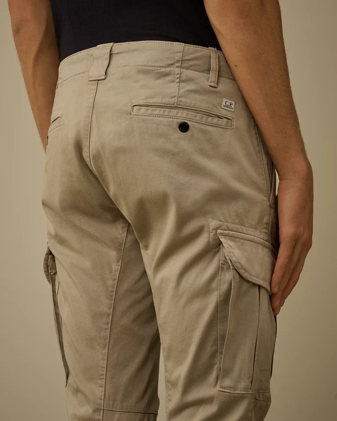 Ergonomische Lens-cargo-broek van stretch-satijn