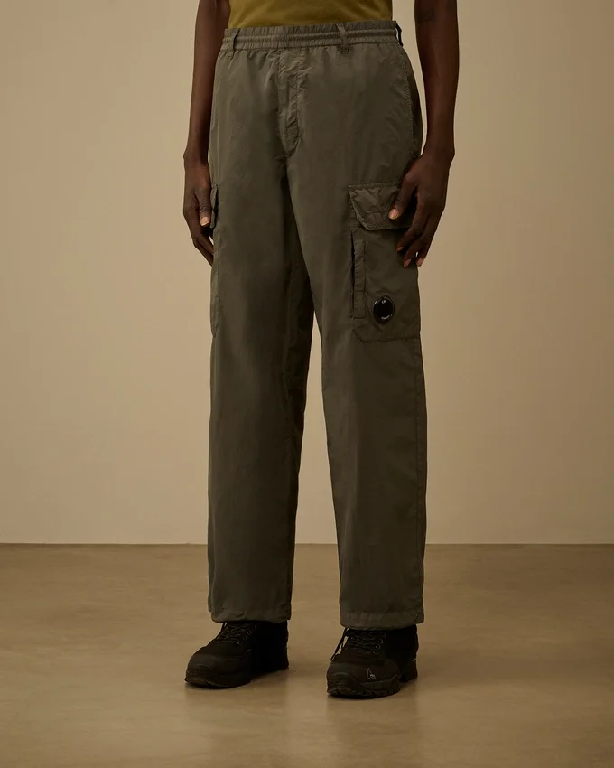 Flatt Nylon loszittende cargo-broek met lensdetail