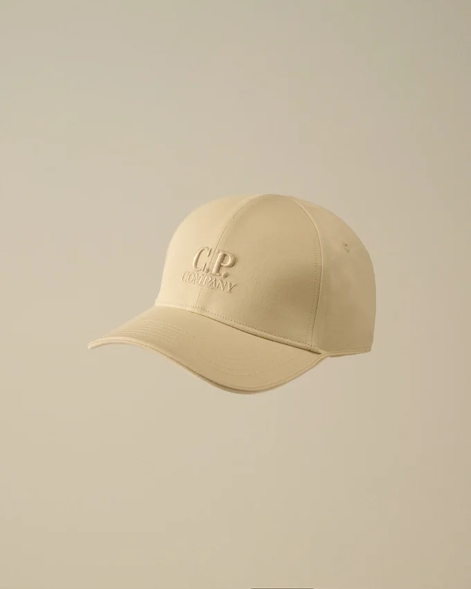 Gabardine-pet met contrasterende details