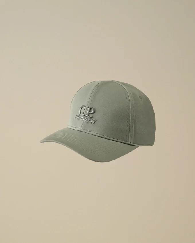 Gabardine-pet met logo