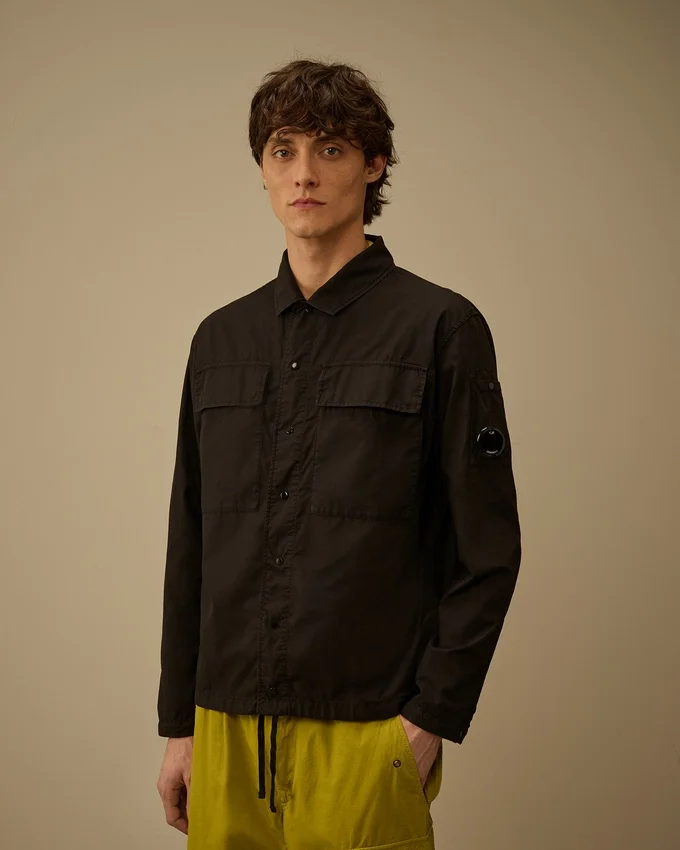 Katoenen ripstop overshirt met boxy pasvorm, knopen en Lens-detail