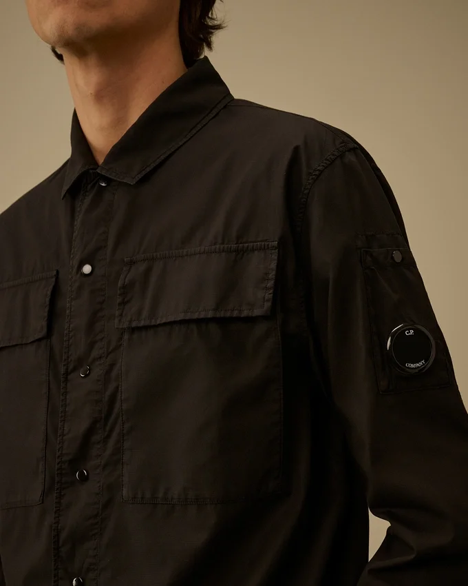Katoenen ripstop overshirt met boxy pasvorm, knopen en Lens-detail