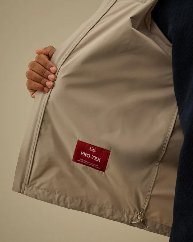 Pro-Tek-jas met capuchon
