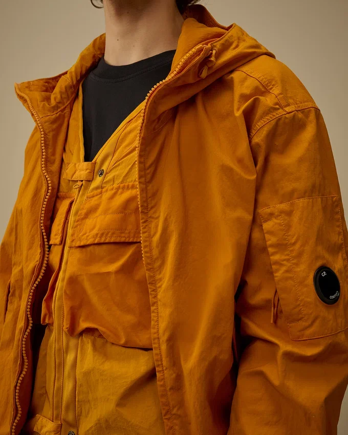 Twill-jas met capuchon en Lens-luik
