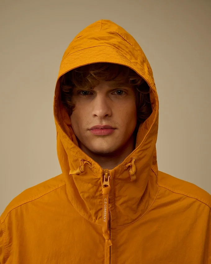 Twill-jas met capuchon en Lens-luik