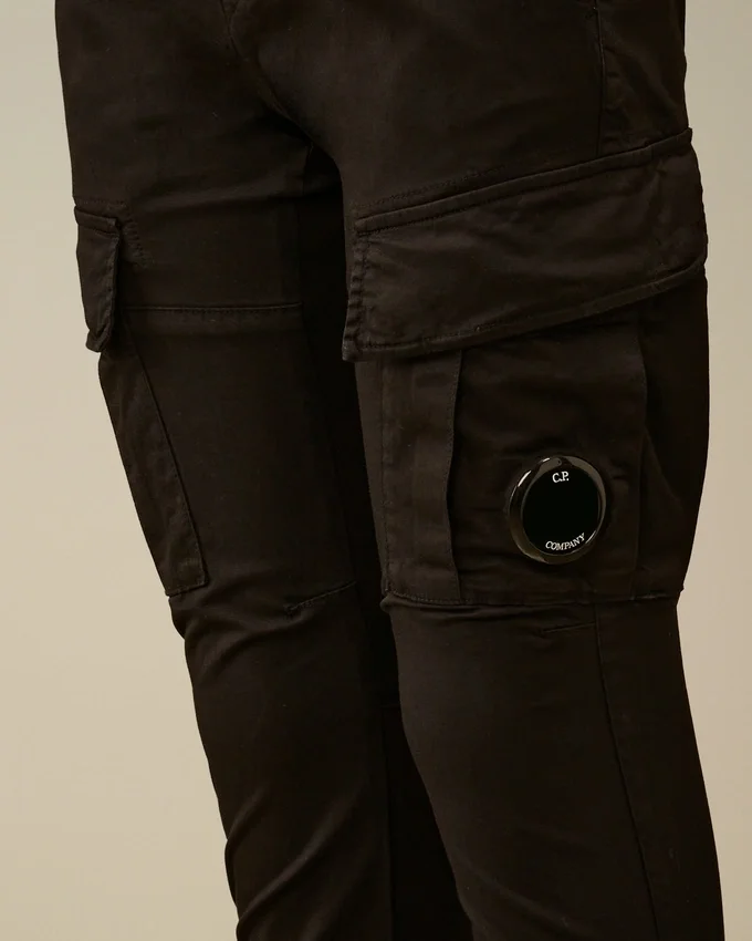 U16 Stretch Gabardine Cargo-broek met Lens-detail