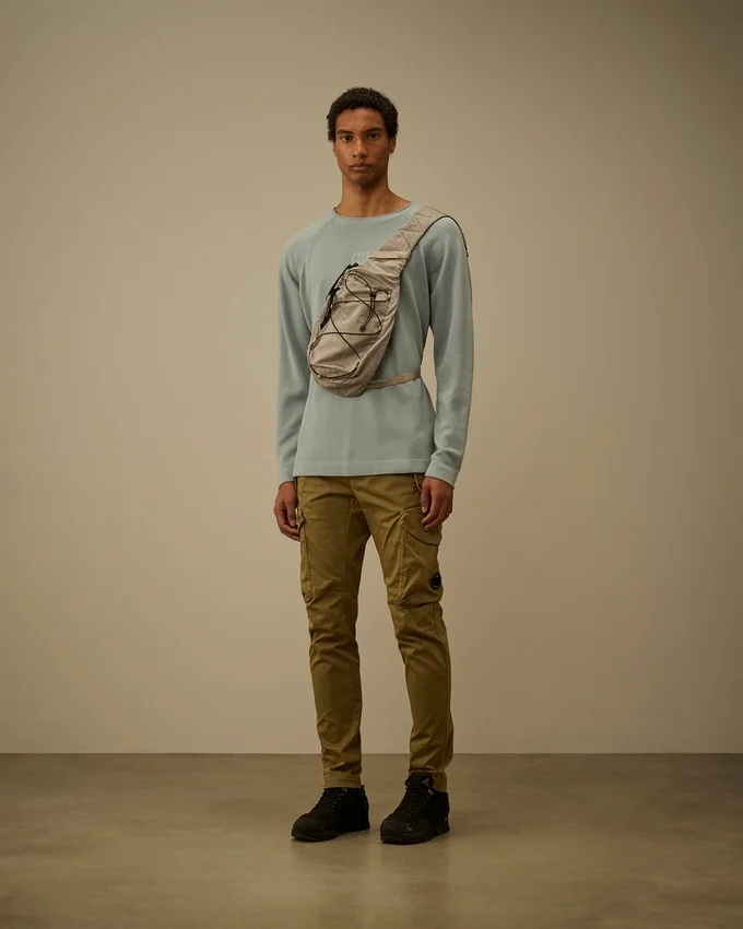 Zwaar piqué, pigmentgeverfd sweatshirt met opstaande kraag